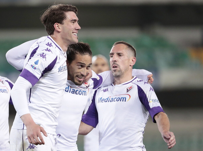 爱游戏体育平台-包含今夜意甲焦点战,费耶诺德止住颓势,质疑声仍在,数据趋势出现新变化的词条